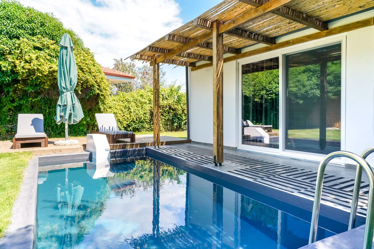 Deluxe Studio with Private Pool